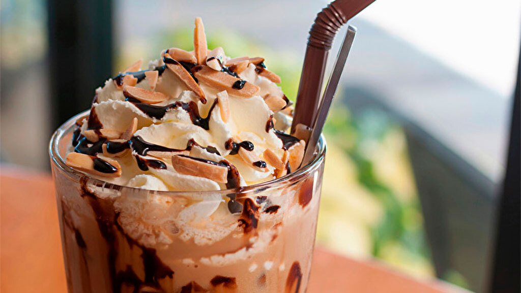 https://www.lactaid.com/sites/lactaid_us/files/recipe-images/chocolate_almond_coffee_cooler_1.jpg